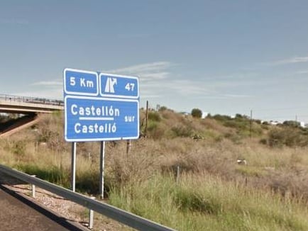 Cartel con Castellón / Castelló en la autopista