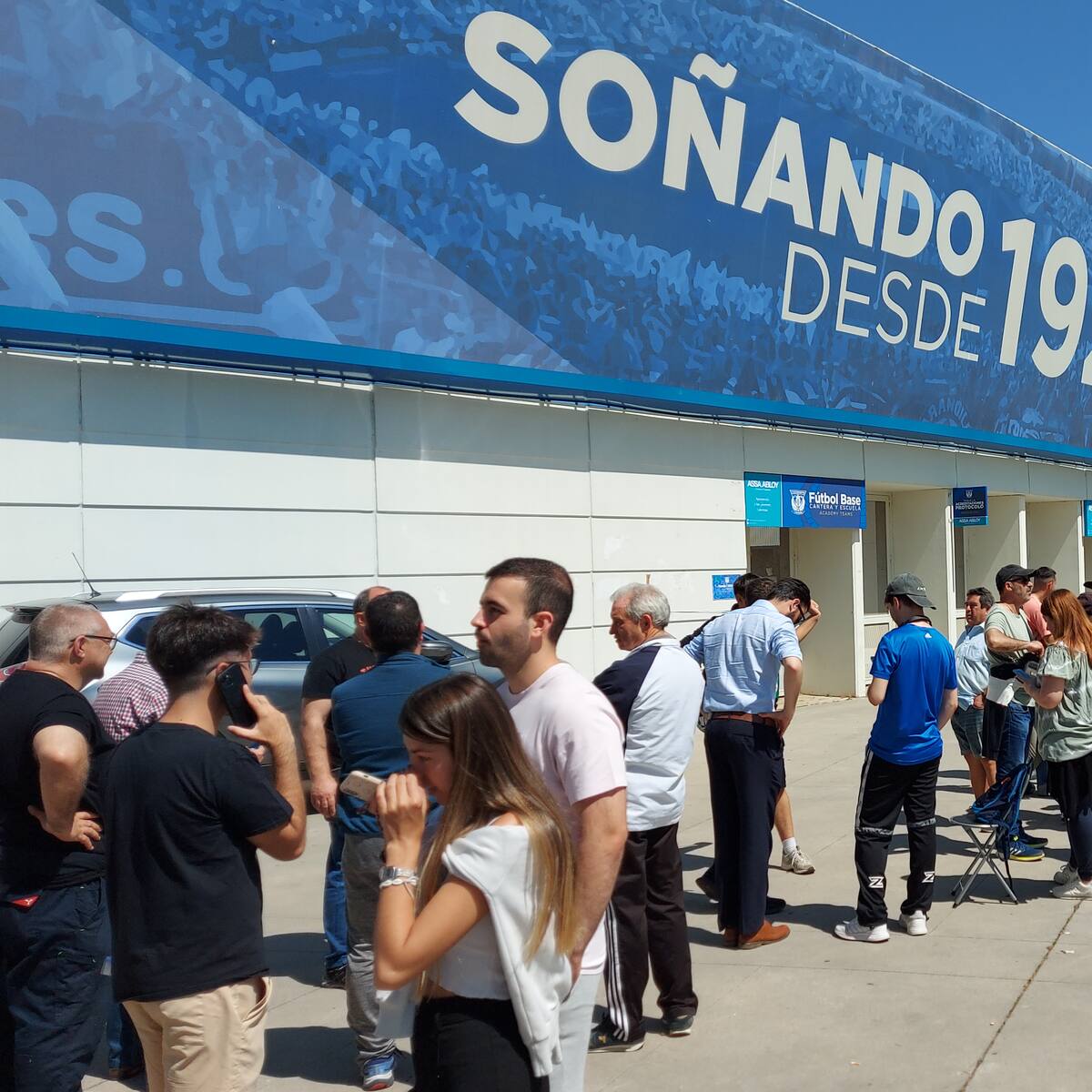 Locura en Butarque para conseguir una entrada para el posible ascenso del domingo del CD Leganés ante el Elche