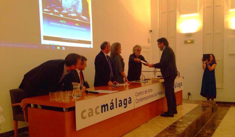 El alcalde de Brunete, Borja Gutiérrez, recoge el premio por el proyecto del Macromunicipio