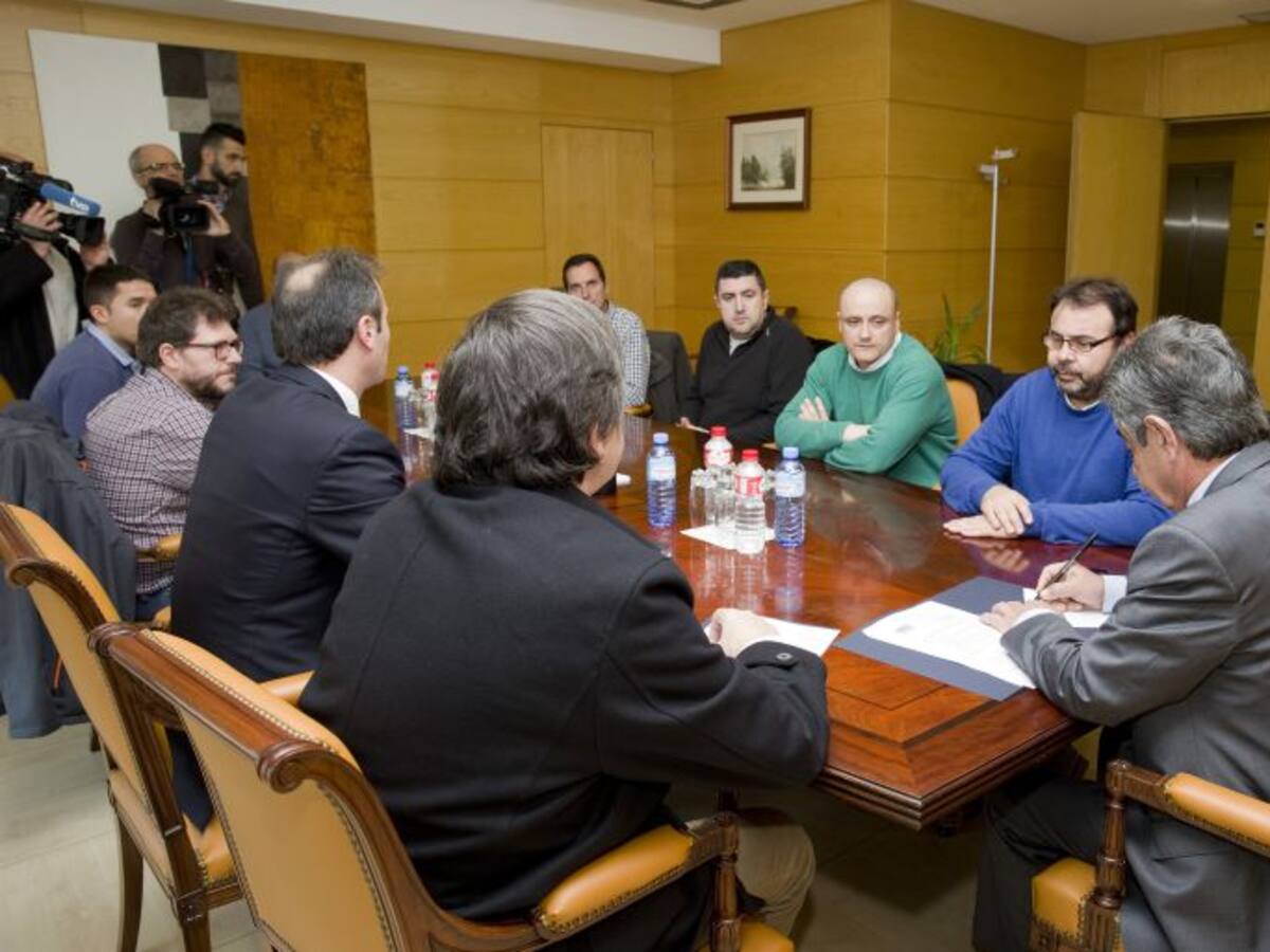 Revilla mediará ante Liberbank para evitar el cierre de Talleres Martínez