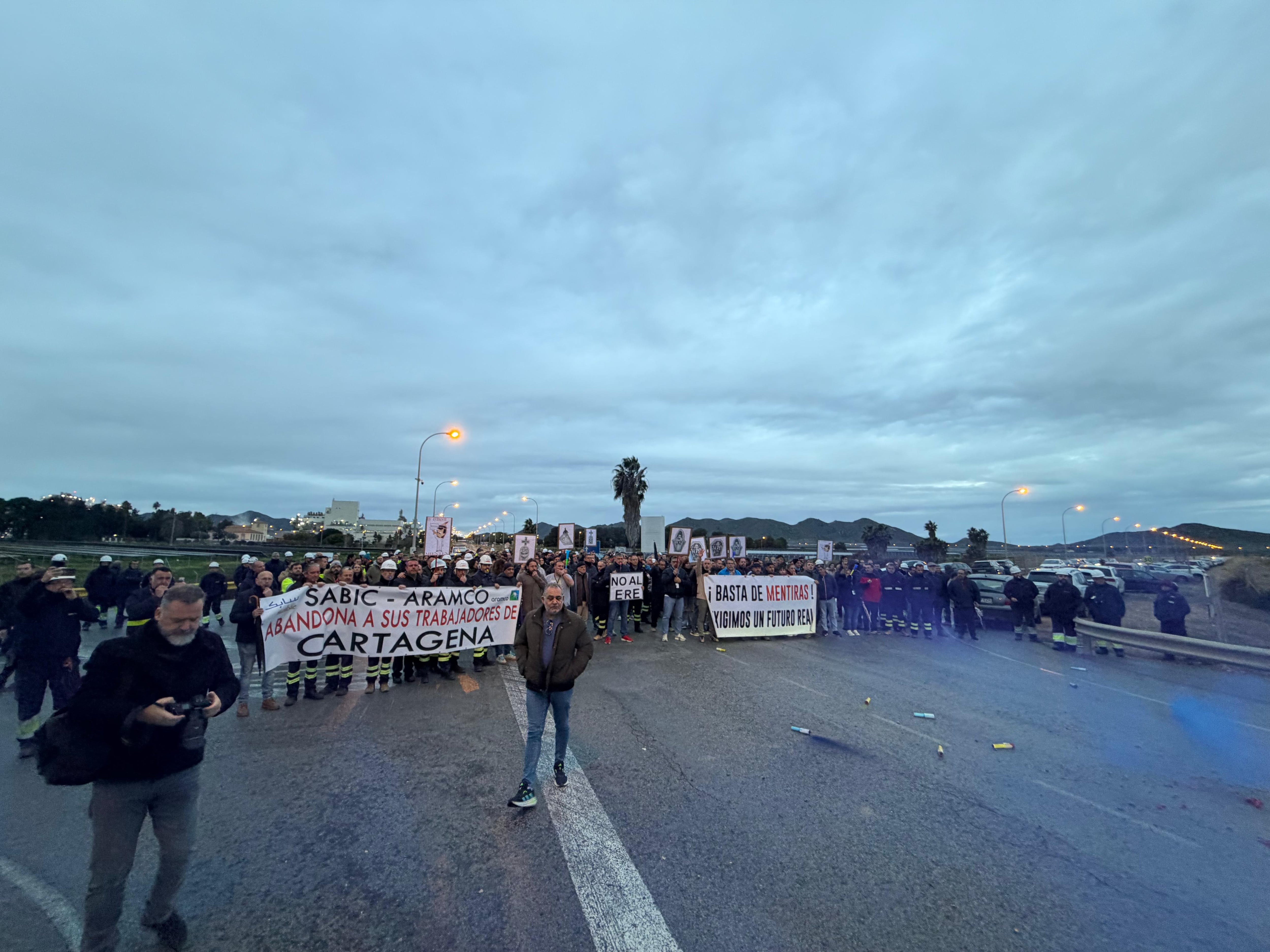 Plan de choque municipal en Cartagena para proteger el empleo en la industria auxiliar de Sabic