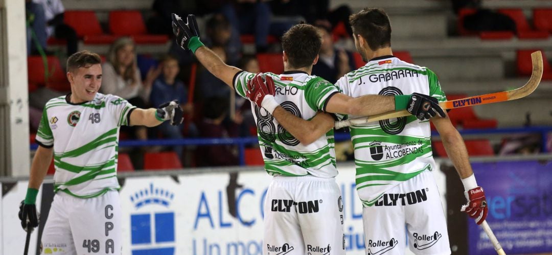 Los jugadores del Patín Alcobendas celebran un tanto en la presente temporada