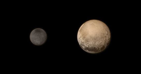 PLU01 -- (---) 14/07/2015.- Imagen fechada el 11 de julio de 2015 y facilitada por la NASA que muestra una imagen de Plutón (dcha) y Charon, la más grandes las cinco lunas de plutón. La nave espacial estadounidense &quot;New Horizons&quot; hizo historia al aproxima