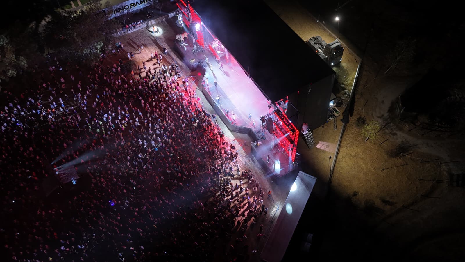 La actuación de la Orquesta Panorama en Moralzarzal, con miles de asistentes