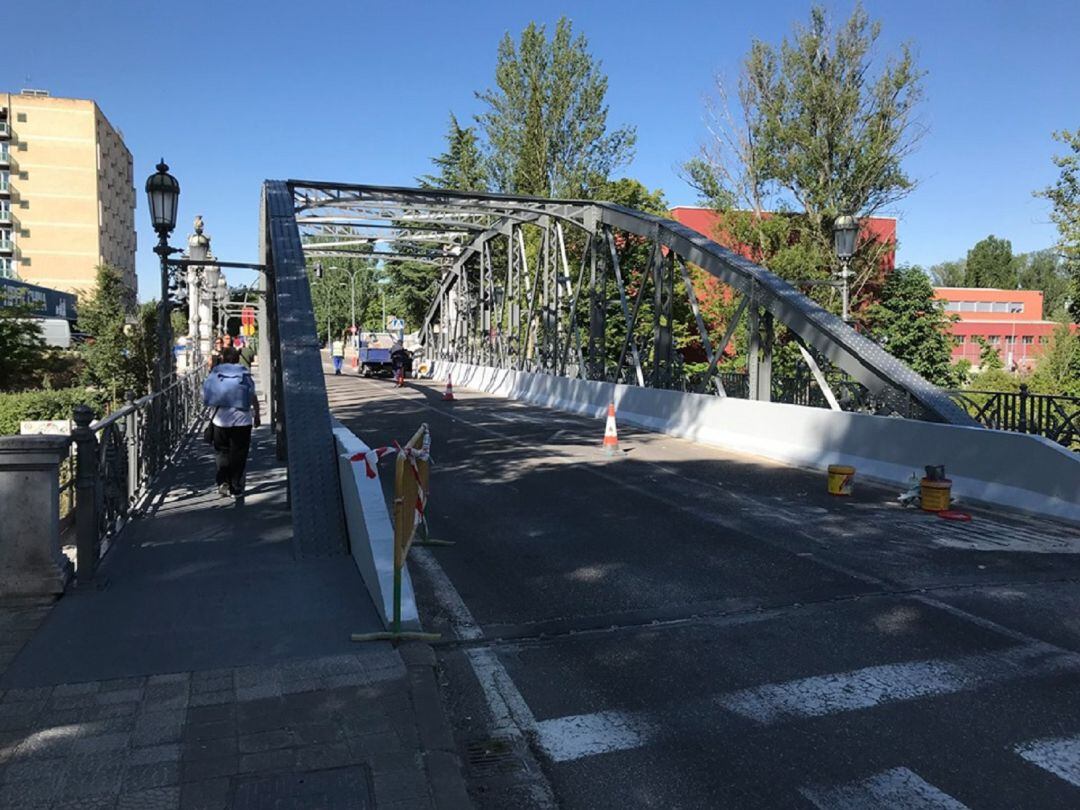 El Puente de Hierro de Palencia se reabre al tráfico