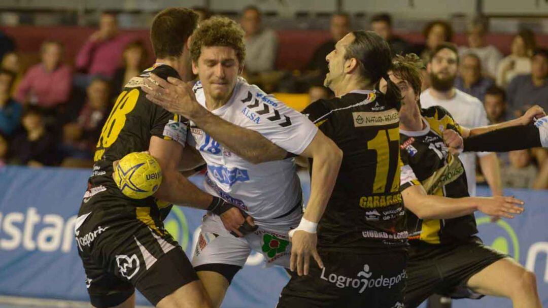 El hombro de Acacio tiene en vilo al Ademar