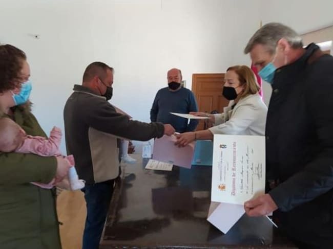Acto de reconocimiento a los nuevos niños nacidos en Valle de Altomira celebrado el pasado mes de marzo.