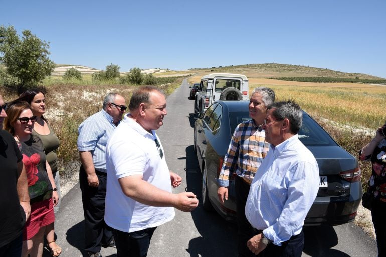 Visita a las obras de mejora de la carretera en Pedro Martínez.