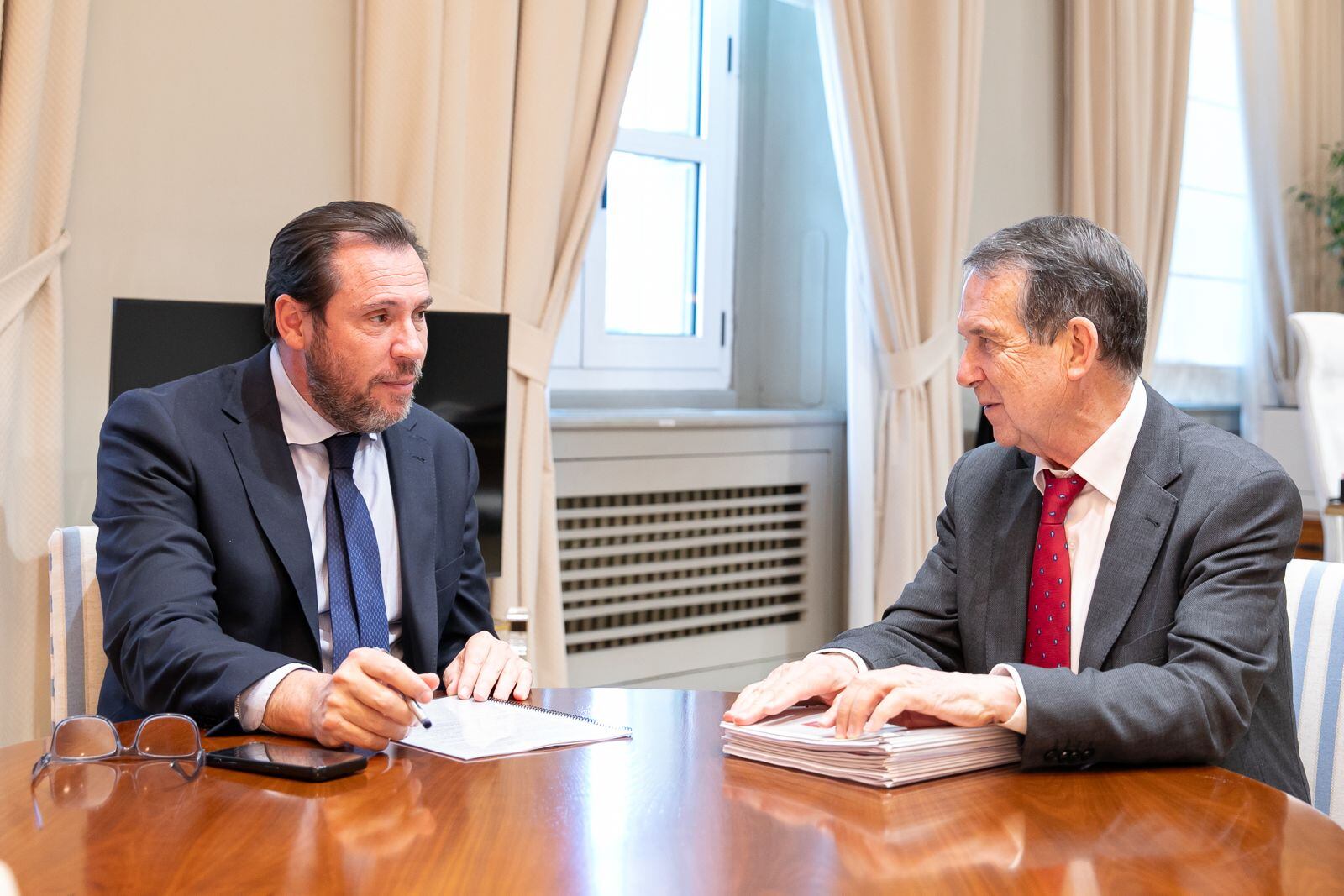 Óscar Puente, ministro de Transportes, y Abel Caballero, alcalde de Vigo