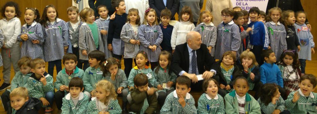 Recibimiento del Gobierno al colegio María Pita tras conseguir el Premio Irene