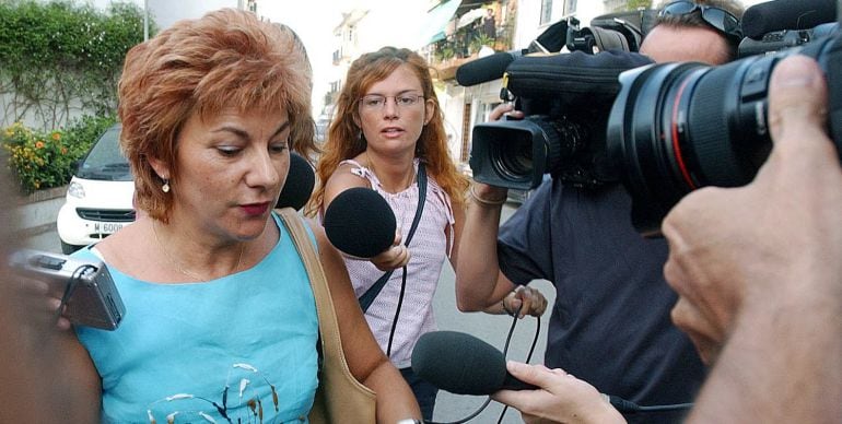 Dolores Vázquez, imputada por el crimen de Mijas (Málaga), a su llegada al Juzgado de Instrucción número 6 de Fuengirola en agosto de 2004.