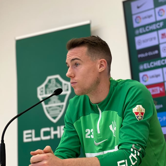 Carlos Clerc en la Sala de Prensa del estadio Martínez Valero