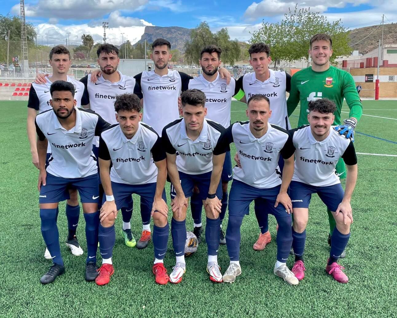 El Eldense sigue al acecho del líder