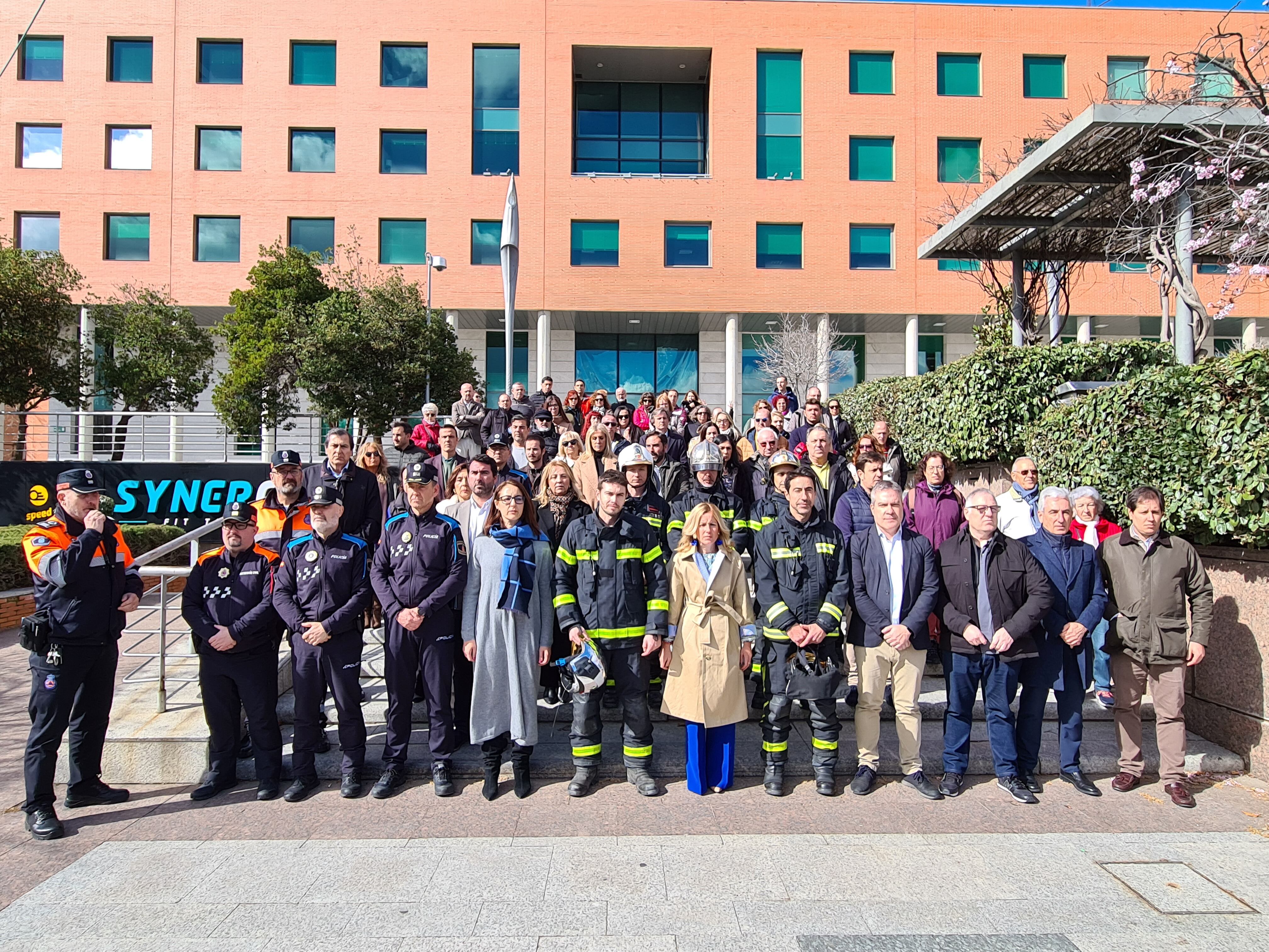 Minuto de silencio en el Ayuntamiento de Alcobendas en recuerdo de las víctimas del incendio de Valencia