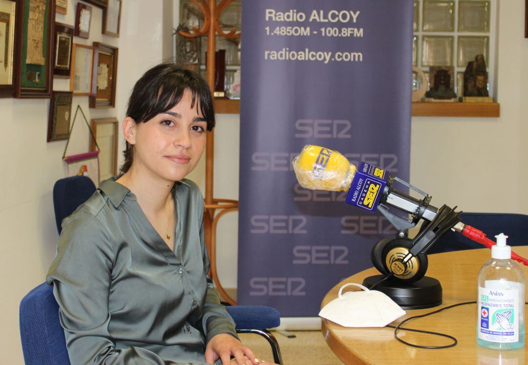 María Baca, concejal de Vivienda, en Radio Alcoy en una imagen de archivo