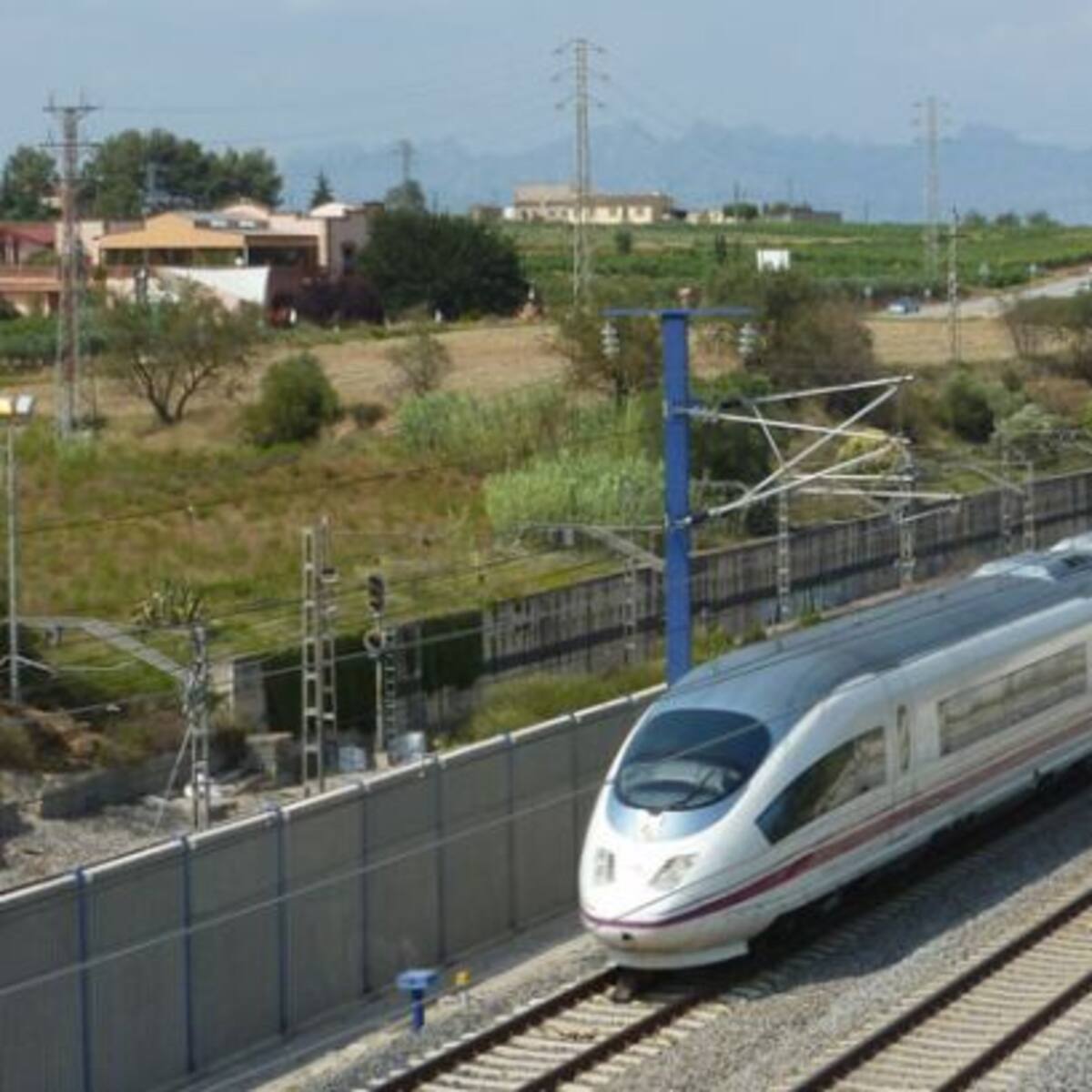 "El AVE provisional solo es asumible si hay segunda fase comprometida ya"