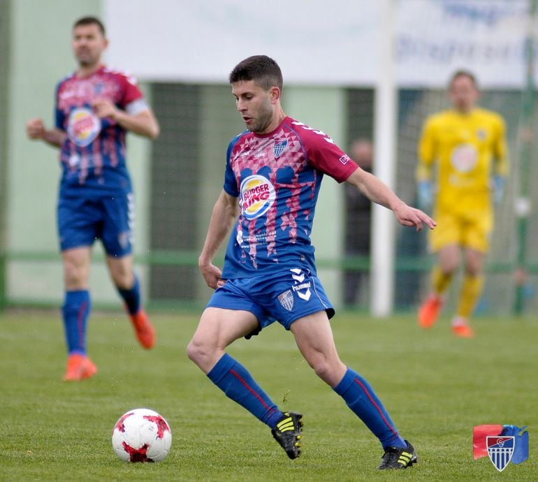 Manu Olmedilla durante un partido de la temporada anterior en 2B