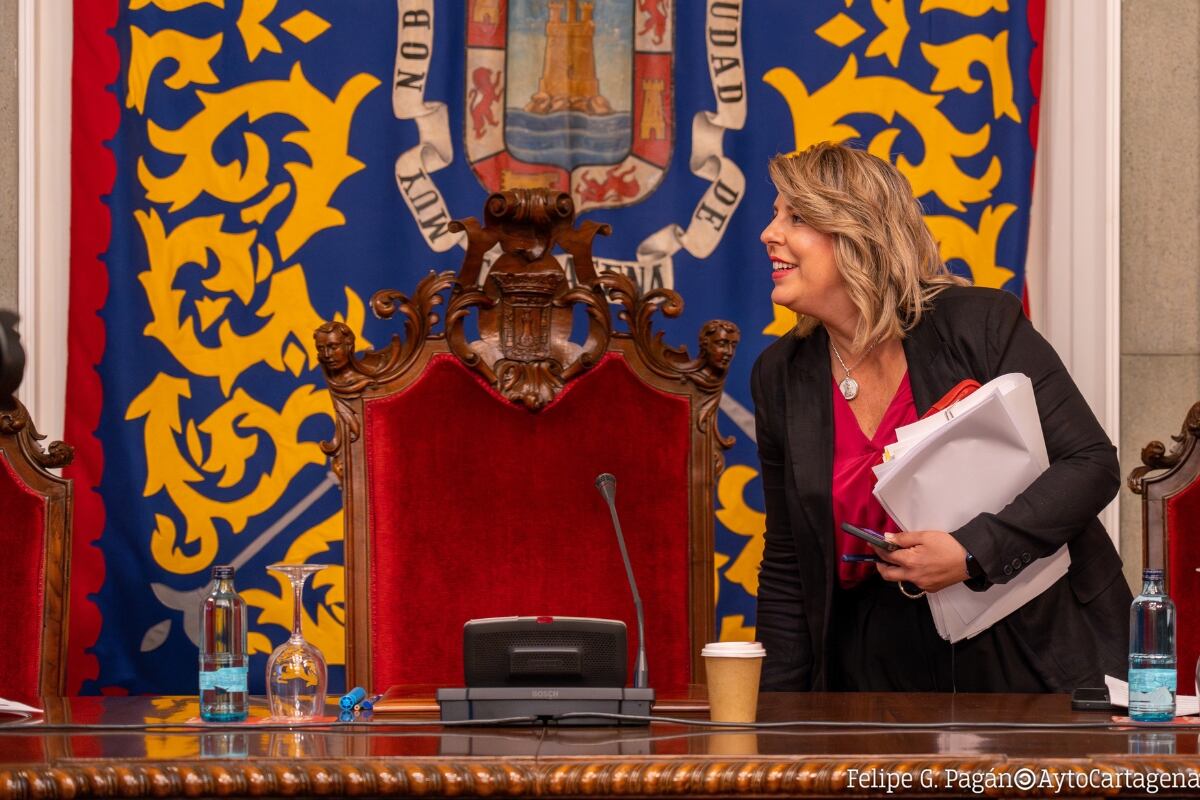 La alcaldesa Noelia Arroyo en el pleno municipal de este jueves, 30 de mayo.