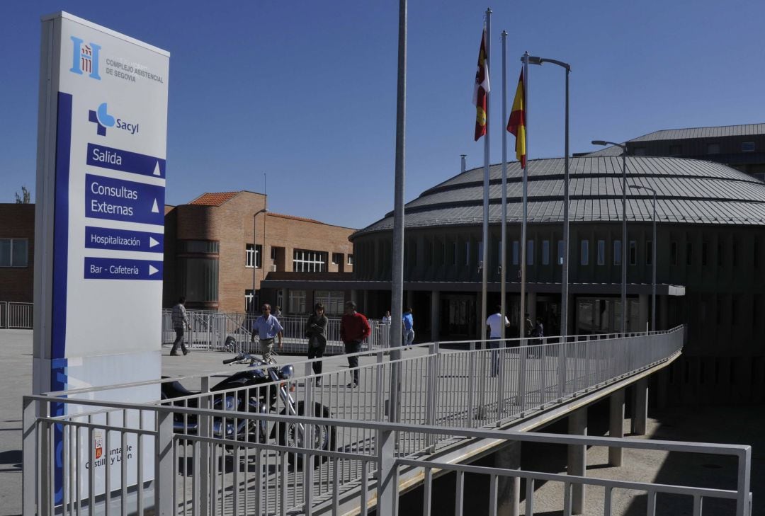 Entrada principal del complejo asistencial de Segovia