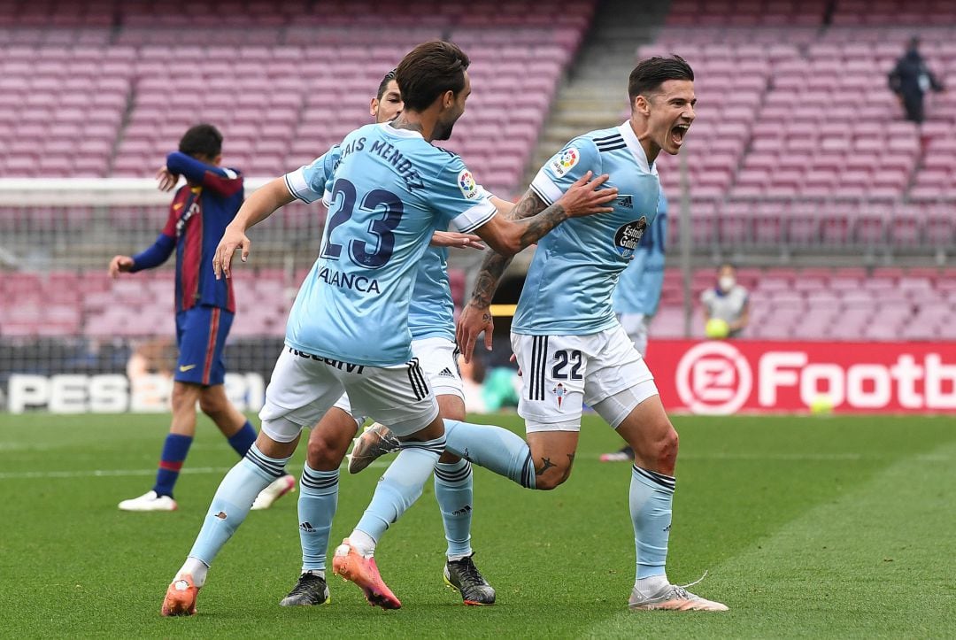 Mina celebra su segundo gol 