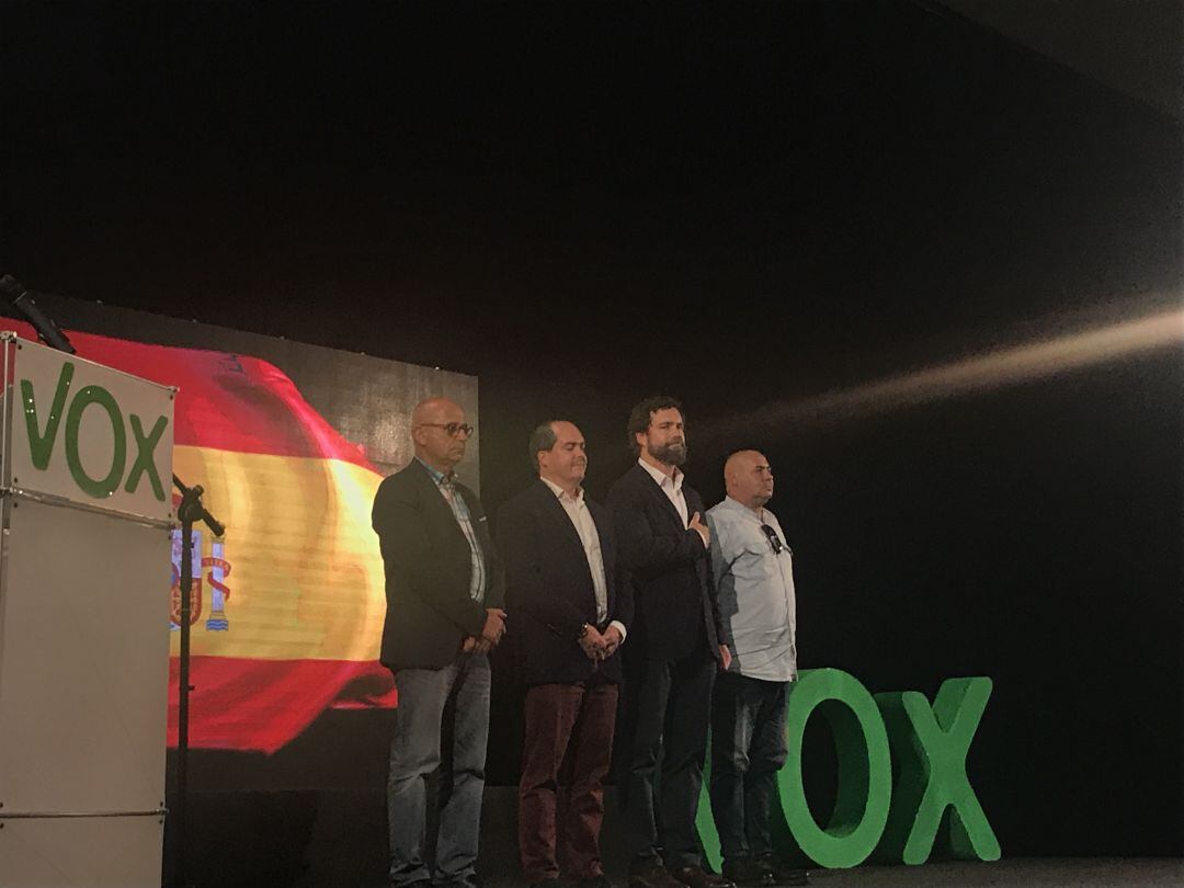 Un momento del mitin de la ultraderecha en el Recinto Ferial de Santa Cruz de Tenerife