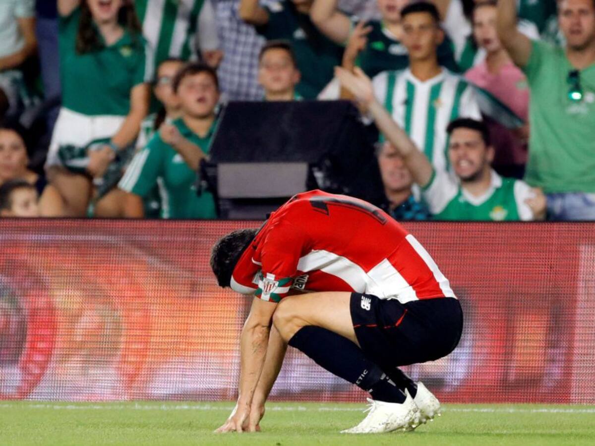 La expulsión de Susaeta hunde al Athletic en Sevilla
