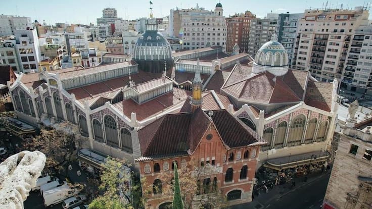 Santiago Ballester (Concejal de Mercados ) anuncia la reparación de la cubierta del Mercado Central de València