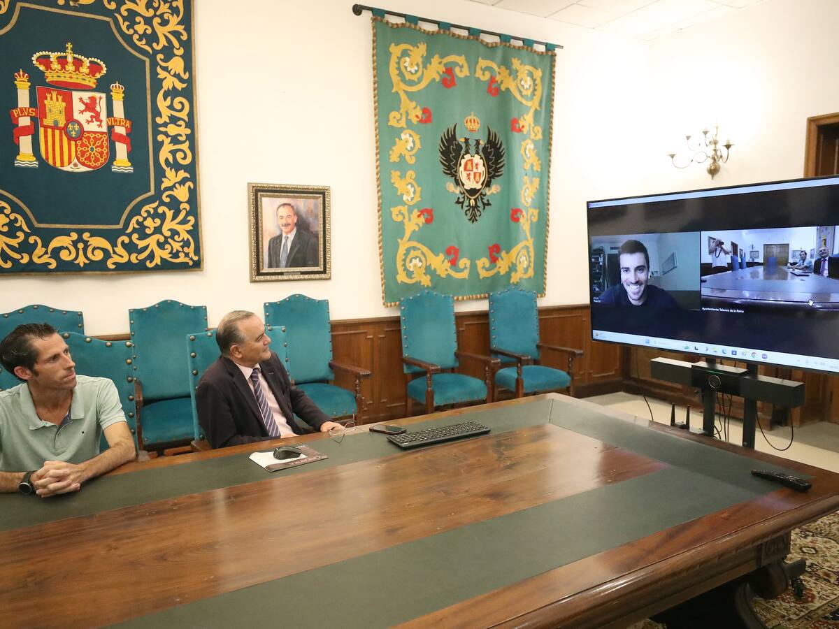 El alcalde traslada el apoyo y los mejores deseos a Cubelos para París 202