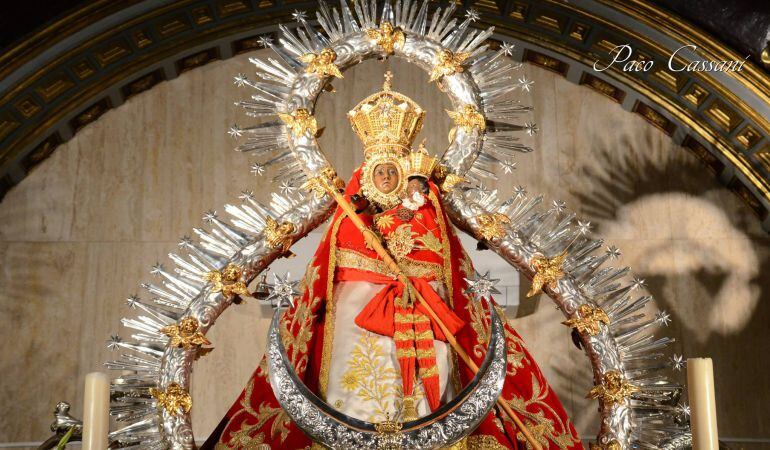 La imagen de la Virgen de la Cabeza  en su camarín de la Basílica-Santuario de Andújar (archivo)