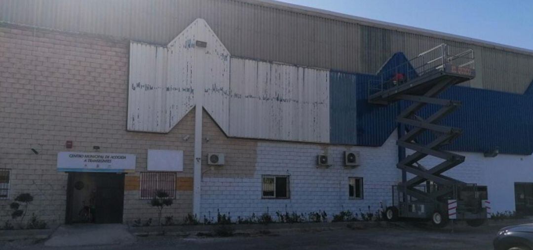 Fachada del Centro de Transéuntes y albergue en Jaén capital.