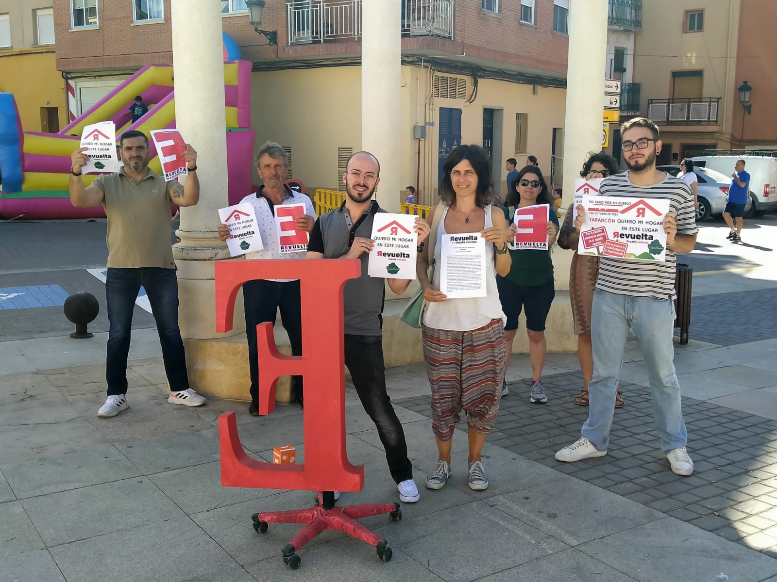 Concentración de Cuenca Ahora -España Vaciada en la plaza del Ayuntamiento de Tarancón (Cuenca)