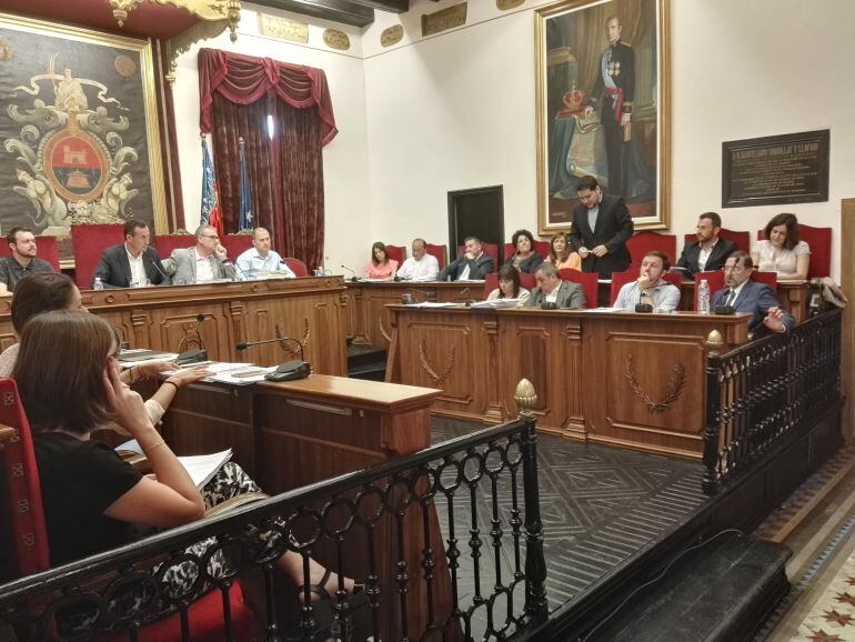 David Caballero, portavoz de Ciudadanos, interviene en un pleno
