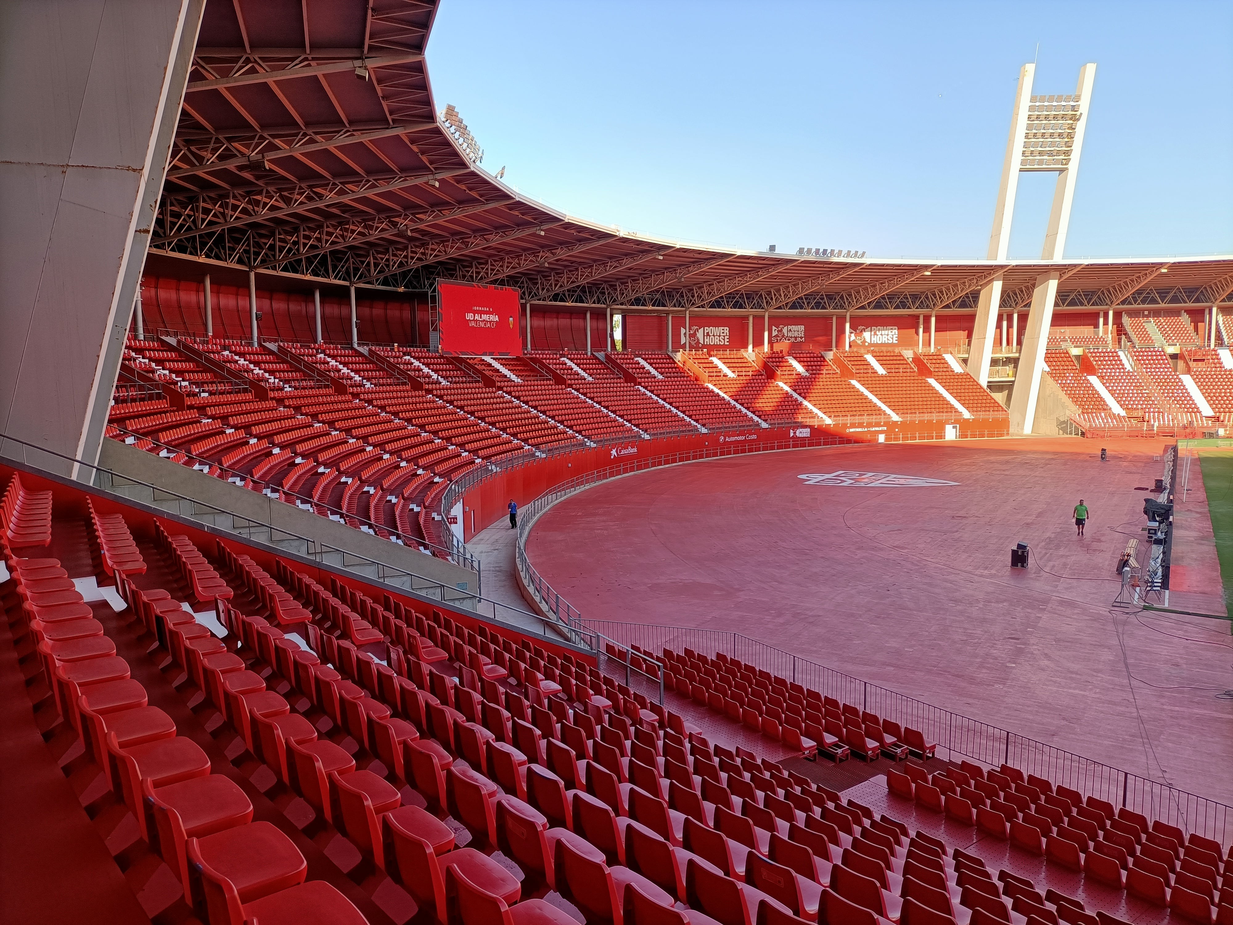 El Mediterráneo, único campo de la LFP con tanta lejanía con el césped.