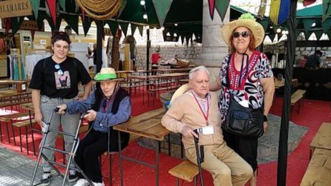 Han disfrutado de un desayuno y una actuación en la calle