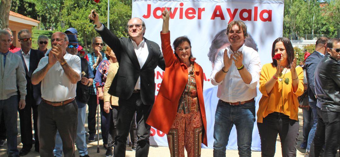 Ángel Gabilondo, candidato del PSOE a la presidencia de la Comunidad de Madrid y Carmen Calvo, vicepresidenta del Gobierno en funciones, arroparon a Francisco Javier Ayala.