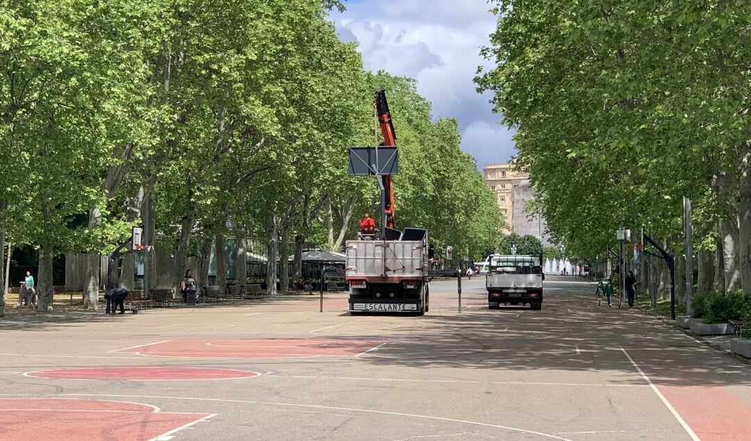 Retirada de canastas del Campo Grande