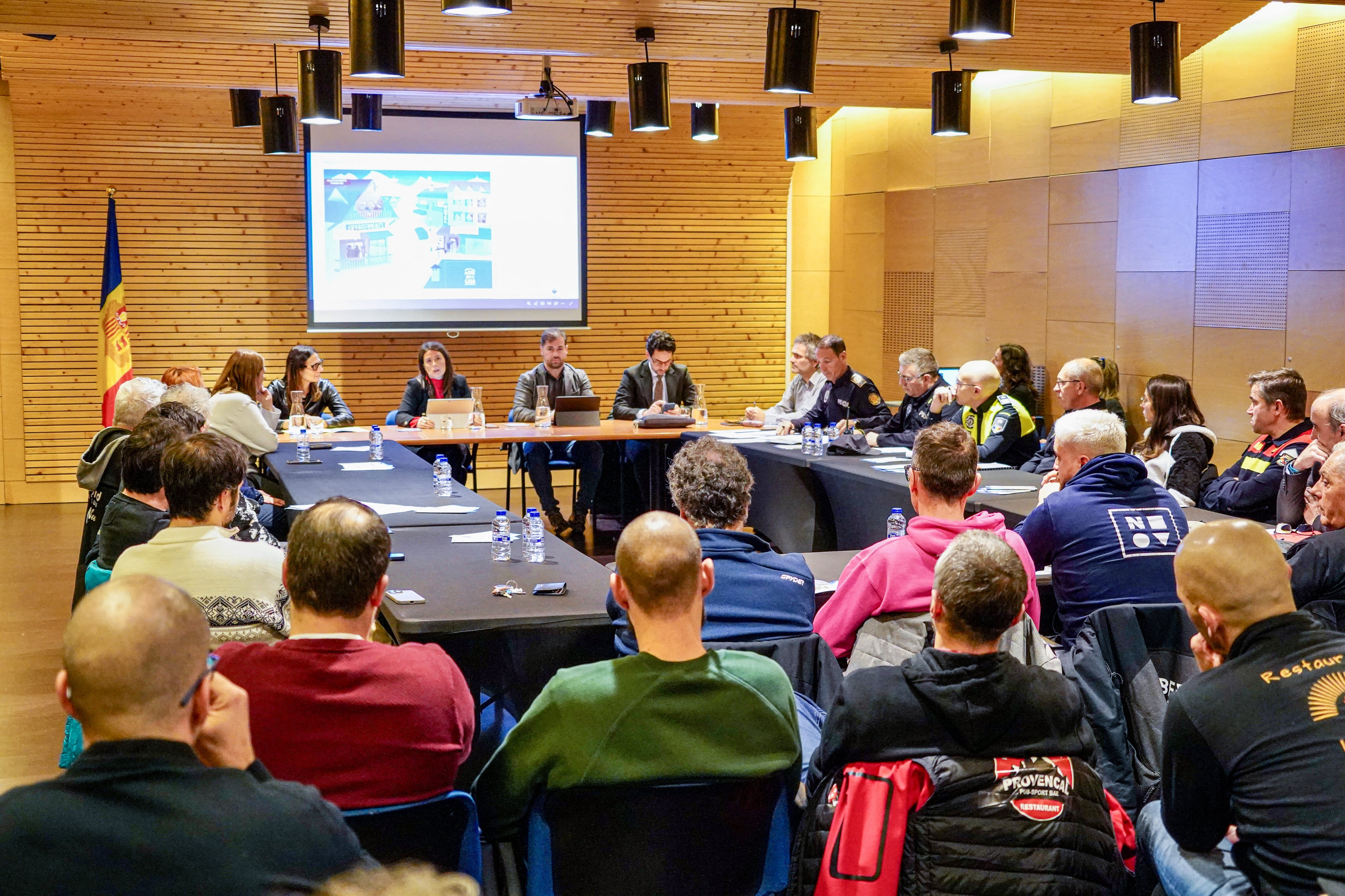 Els representants del sector present a la reunió de la taula de l&#039;oci nocturn del Pas de la Casa an coincidit amb la voluntat de  continaur treballant de forma coordinada, ja que  valoren molt positivament els resultats obtinguts.