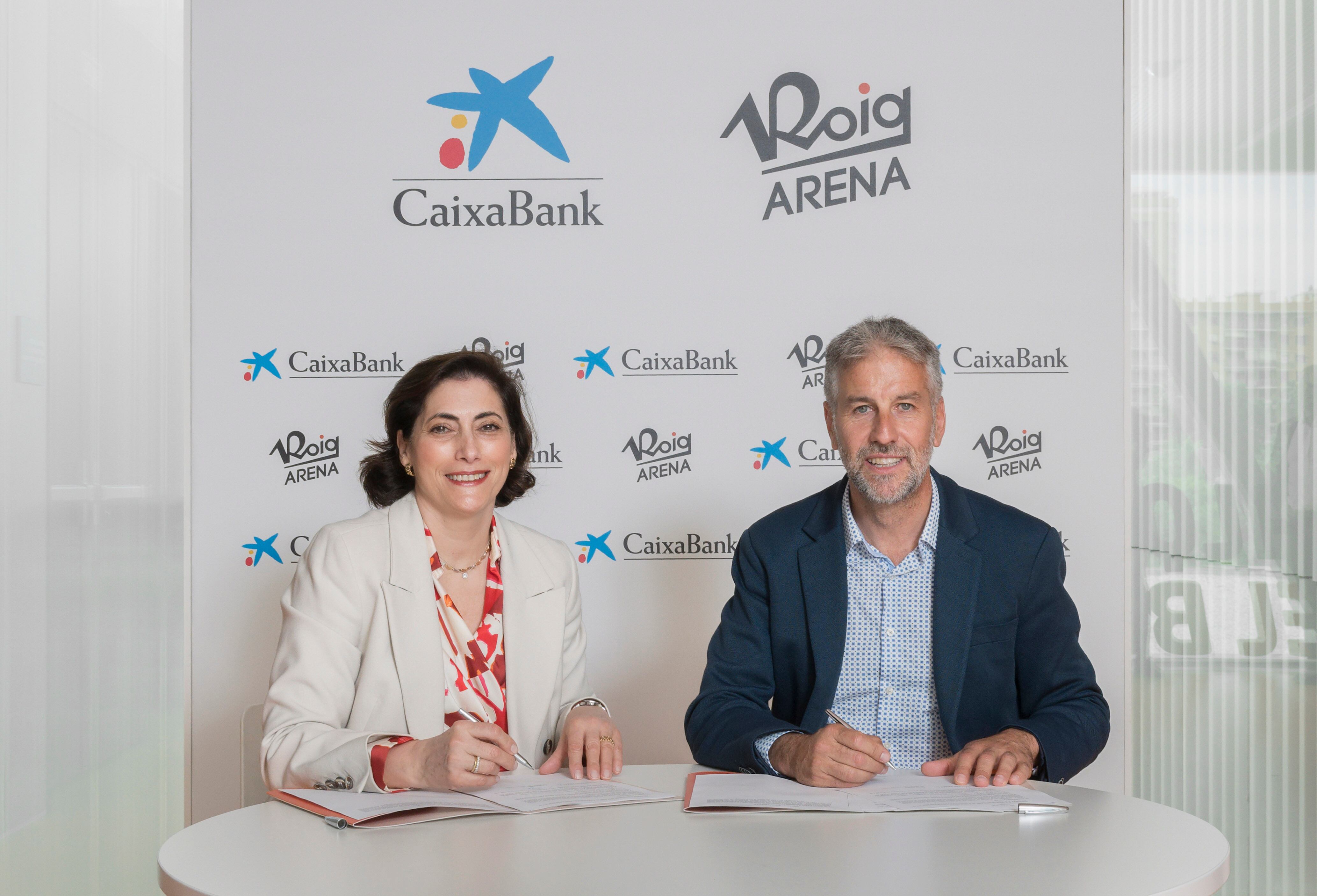 María Luisa Martínez Gistau (directora de Comunicación y Relaciones Institucionales de CaixaBank) y Víctor Sendra (director general de Roig Arena)