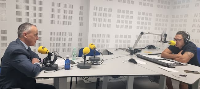 Miguel Ángel Ruiz y Mario Carrero en los estudios de SER Puertollano