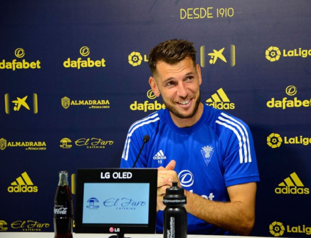 Pedro Alcalá en la sala de prensa de la Ciudad Deportiva de El Rosal.