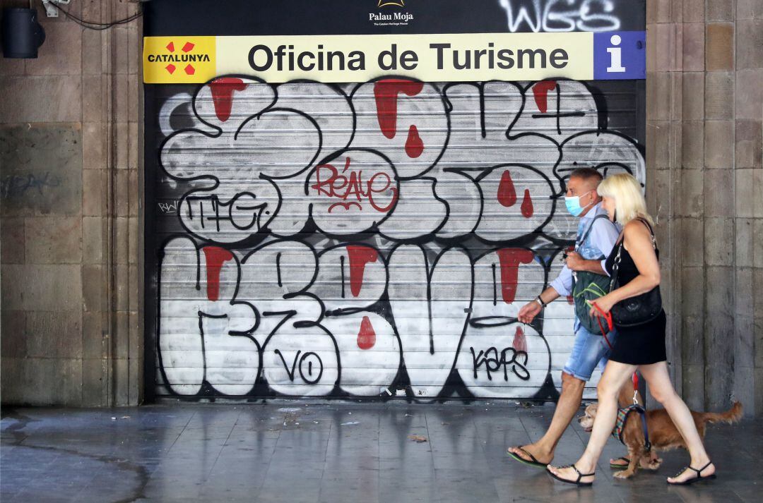 Oficina de Turismo cerrada en Barcelona.