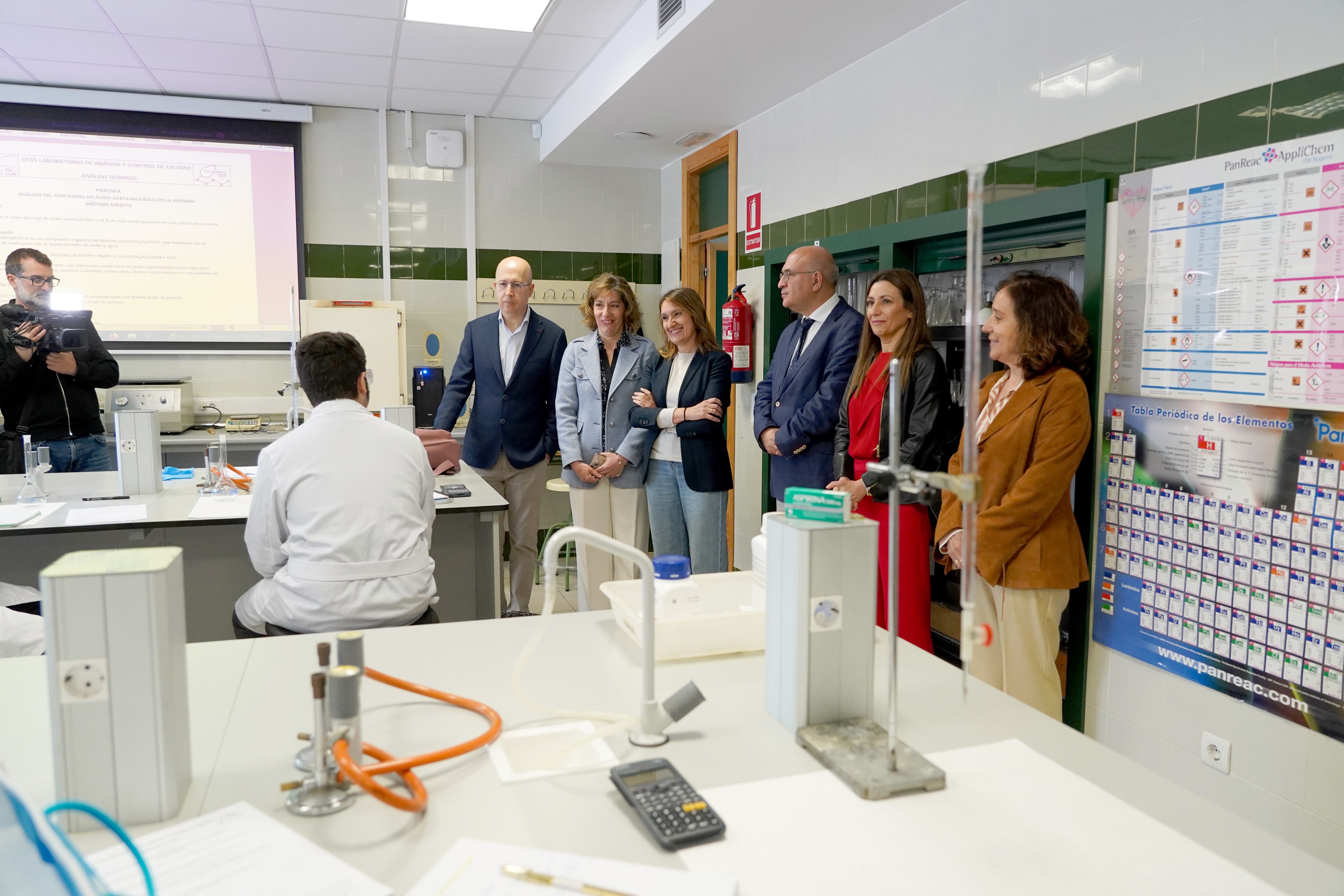 La consejera de Educación, Rocío Lucas, presenta la oferta de Formación Profesional para el curso 2025-2026 en el IES Ramón y Cajal de Valladolid