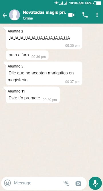 Recreación de una de las conversaciones en el chat de Magisterio de la UR.