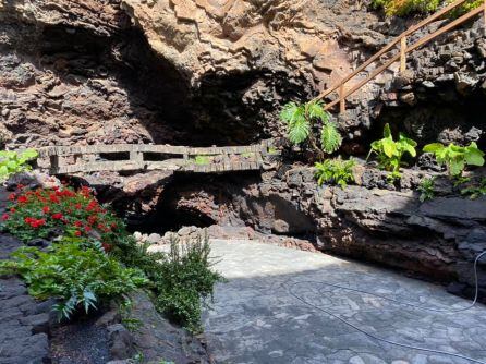 Una escalera no visitable de &quot;La Cazuela&quot; en Jameos del Agua