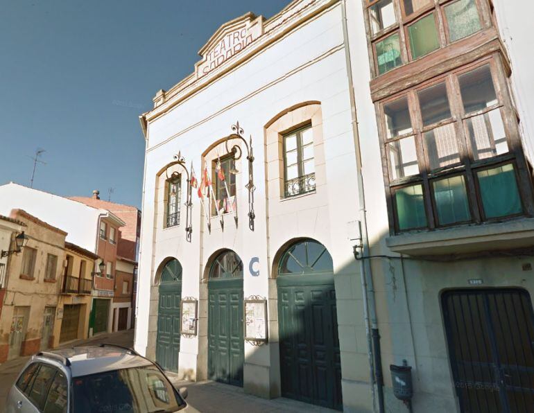 El Teatro Sarabia de Carrión de los Condes (Palencia) acogió un debate organizado por &quot;¡Tú haces comarca!&quot; en el que se habló de propuestas para el crecimiento demográfico