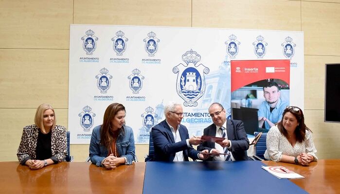 Firma del convenio en el Ayuntamiento de Algeciras