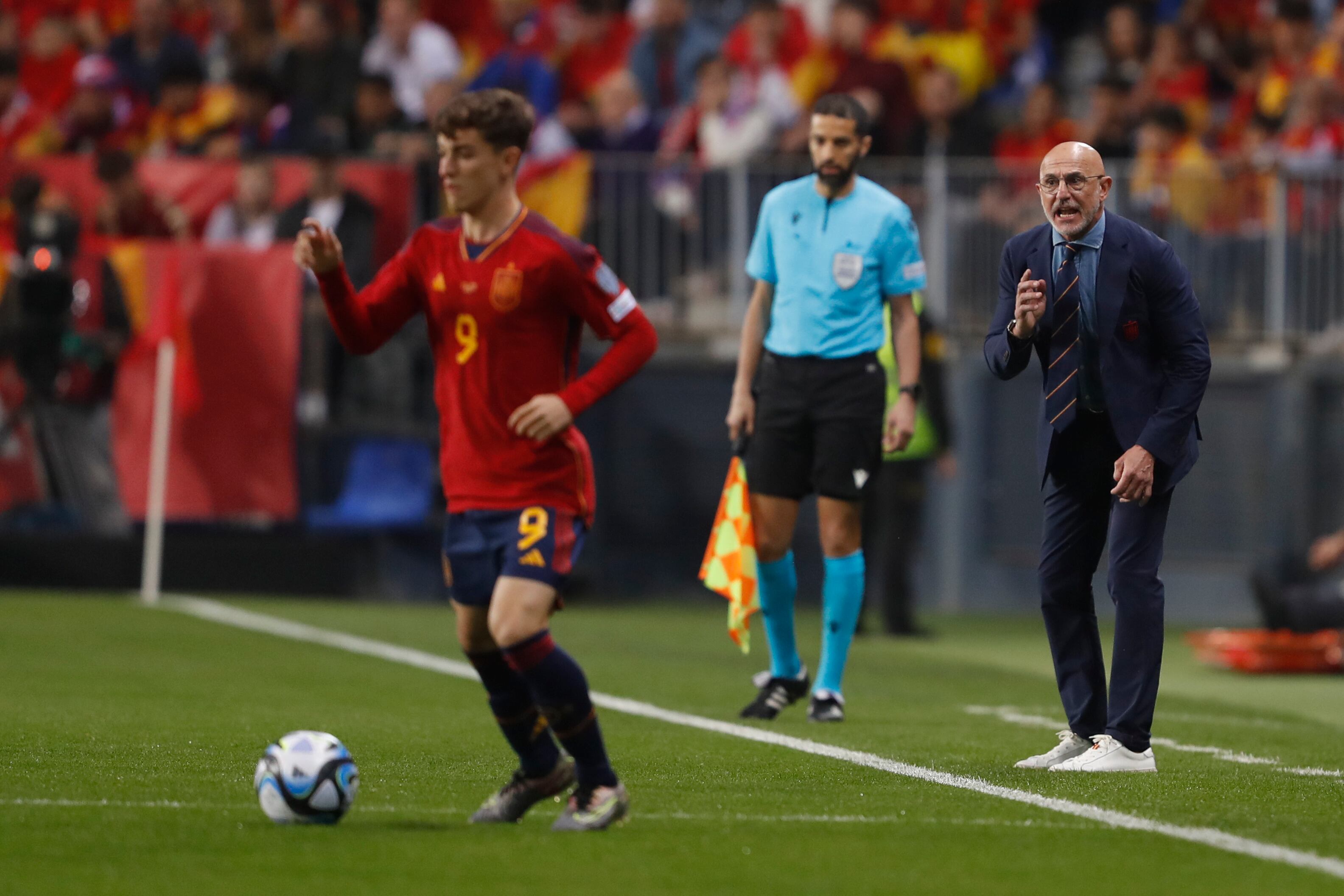 El seleccionador de España, Luis de la Fuente, durante el partido entre España y Noruega, de la fase de clasificación para la Eurocopa 2024.