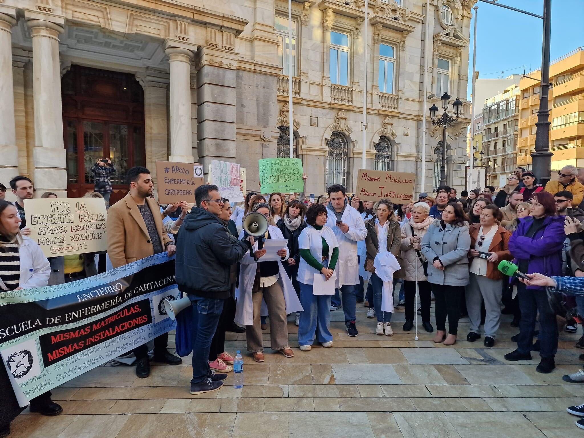 Protestas de alumnos de Enfermería de Cartagena