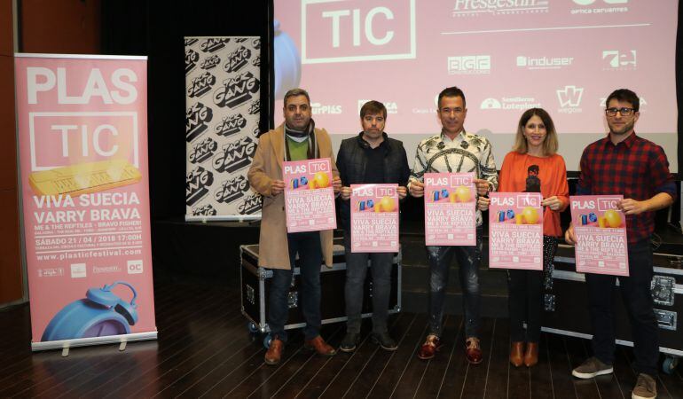 Los organizadores del evento durante la presentación.