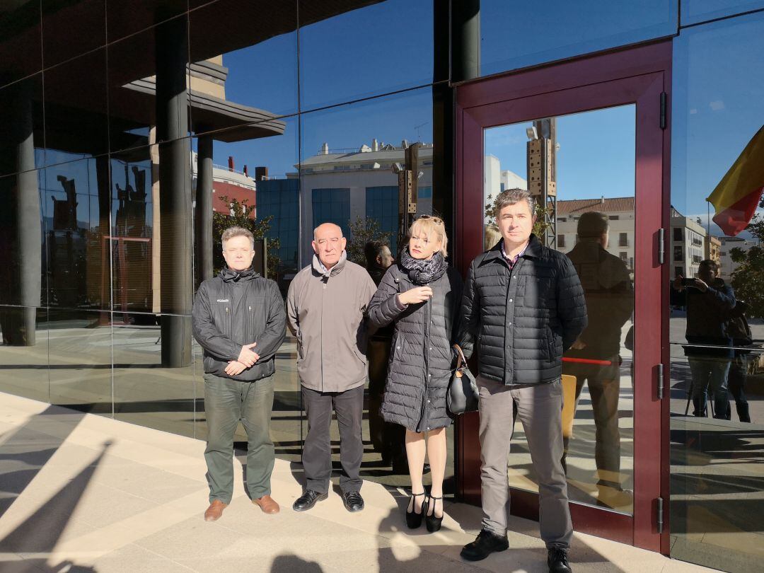 Varios componentes provinciales y locales del sindicato han presentado una denuncia esta mañana en el juzgado de Ronda